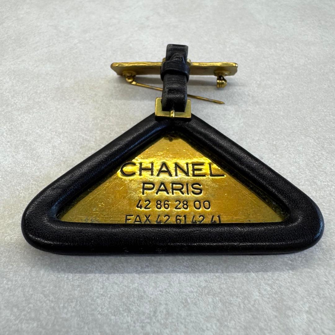 CHANEL ヴィンテージ 三角プレート ゴールド ブラック ブローチ
