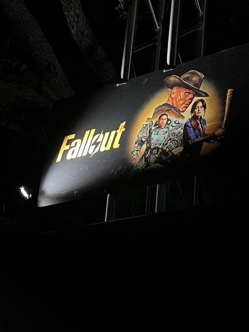 フロリダユニバーサルスタジオハロウィンナイト限定公式Falloutポスターと帽子