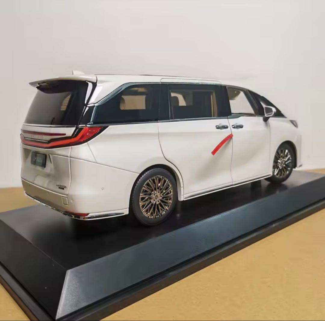 Lexus LM500h ホワイト 1/18スケールモデルミニカー