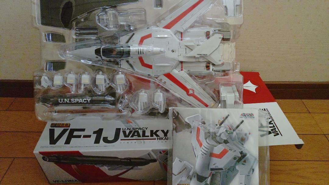 バンダイ VF-1J VALKYRIE 1/100