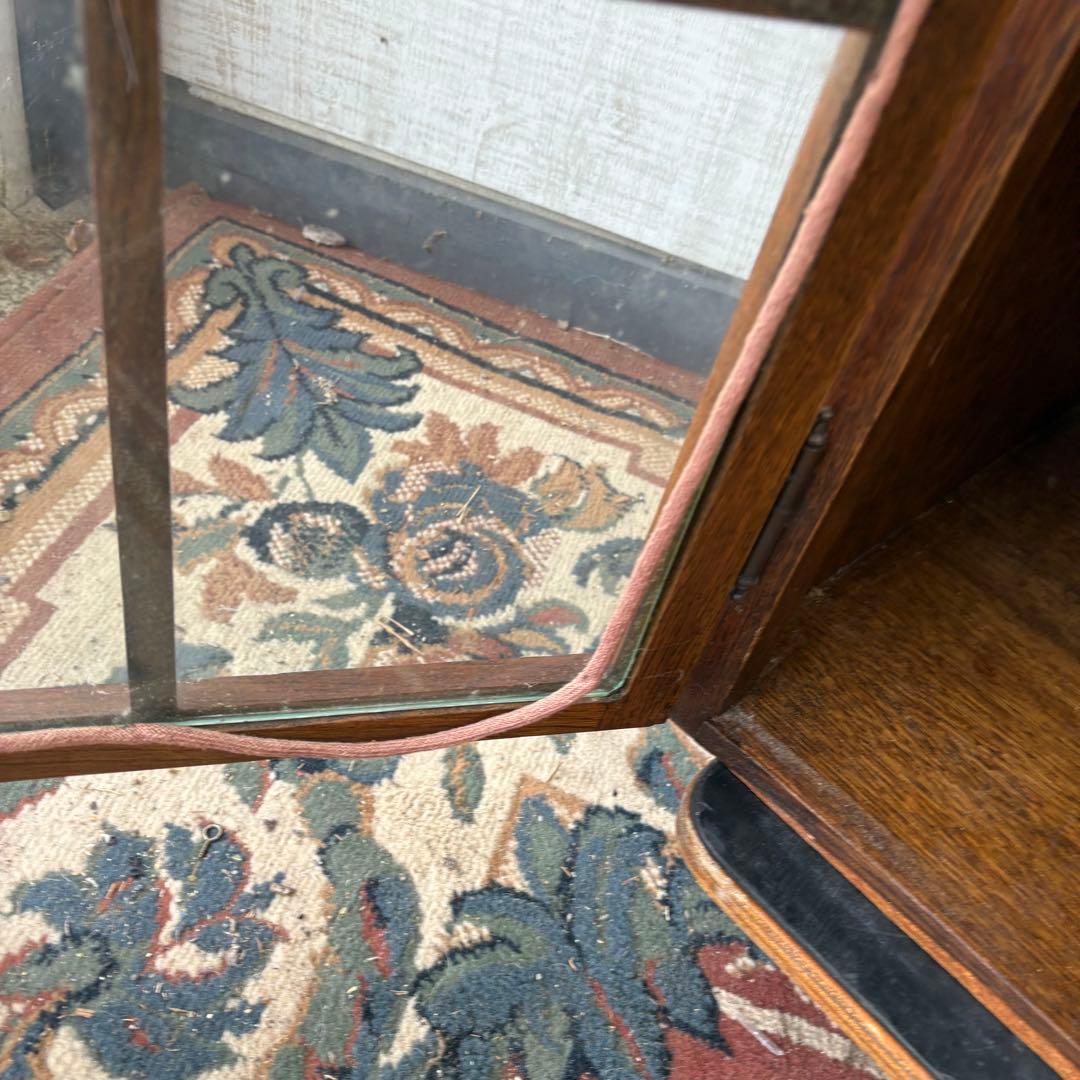 英国アンティーク 大型 木製サイドボード 窓枠風ガラスキャビネット 飾り棚