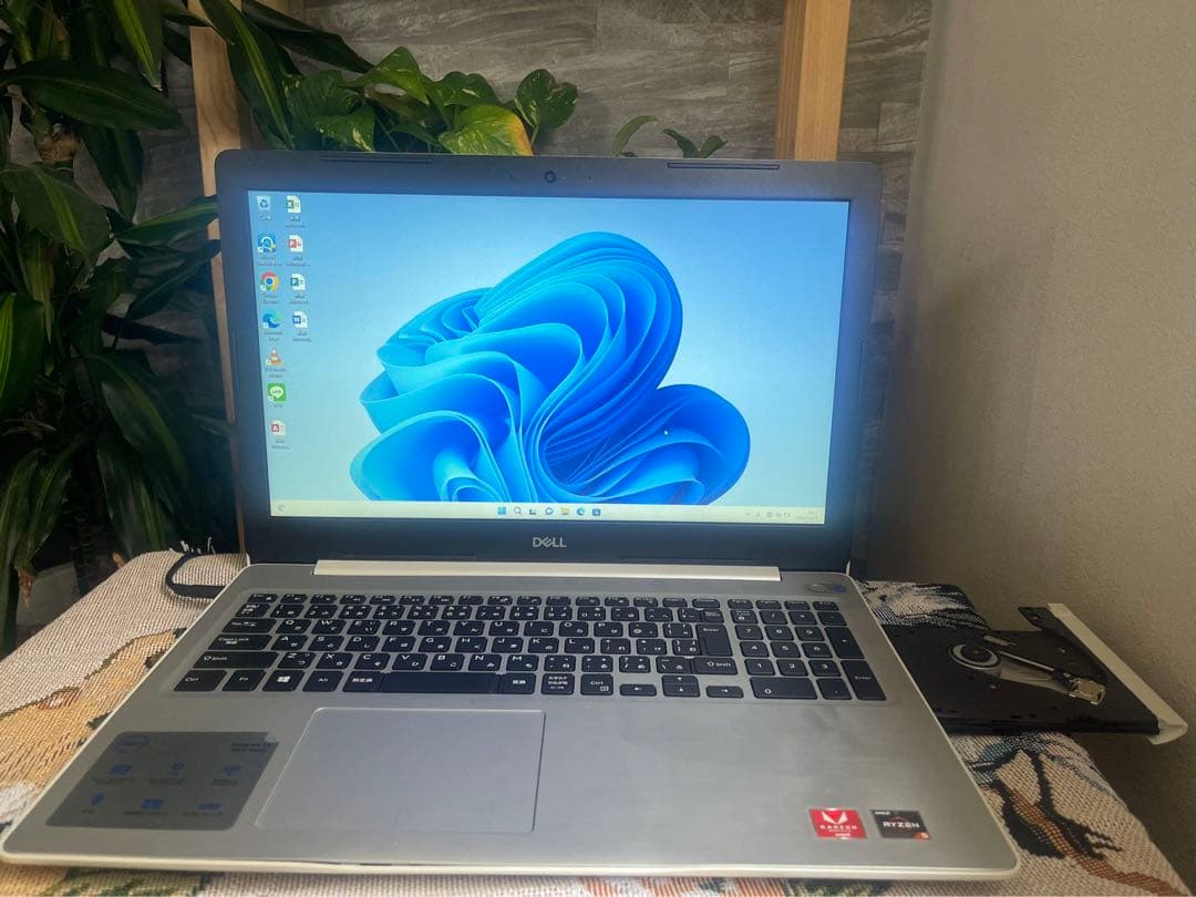 DELLパソコンノートInspiron15メモリ8GB/SSD高速動作