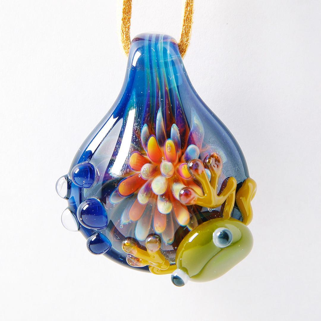 麻覇王mahao ペンダント ネックレス ガラス カエル 蓮花 A