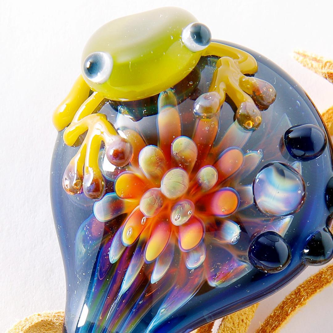 麻覇王mahao ペンダント ネックレス ガラス カエル 蓮花 A