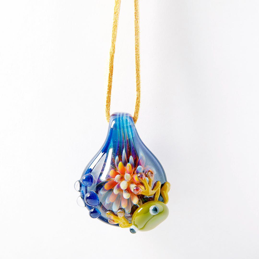 麻覇王mahao ペンダント ネックレス ガラス カエル 蓮花 A