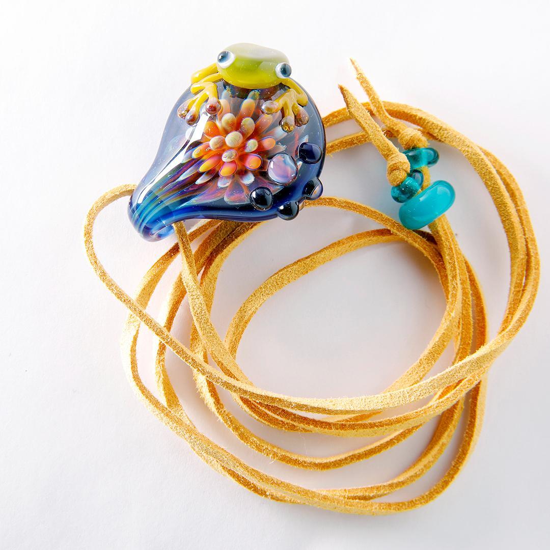 麻覇王mahao ペンダント ネックレス ガラス カエル 蓮花 A