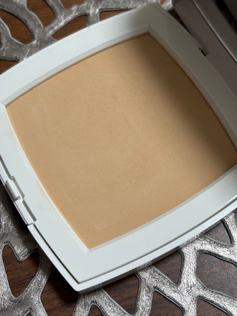 シャネル　ルブランコンパクトラディアンス　20ベージュ