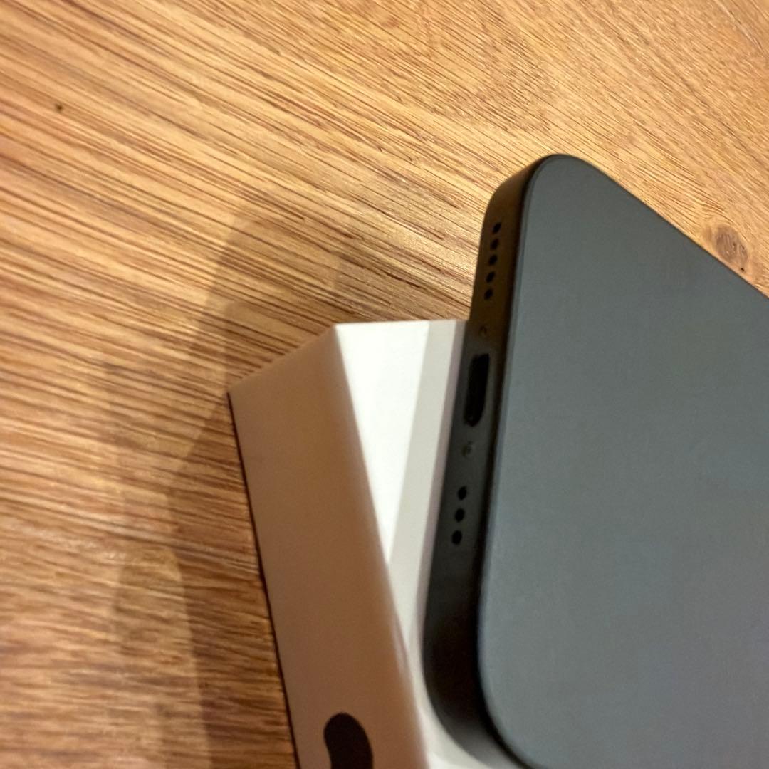 【ほぼ新品】Apple iPhone16 128gbブラック本体 SIMフリー