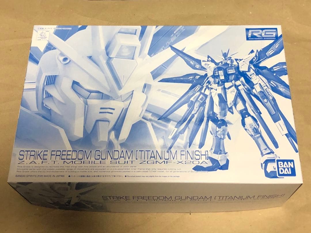 RG ストライクフリーダムガンダム チタニウムフィニッシュ&光の翼
