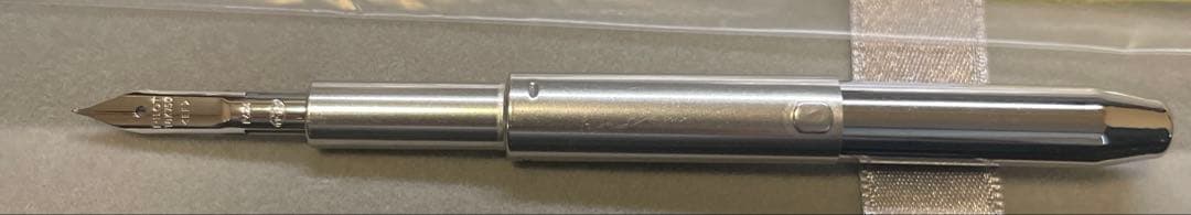 キャップレス万年筆　マットブラック　パイロット　EF