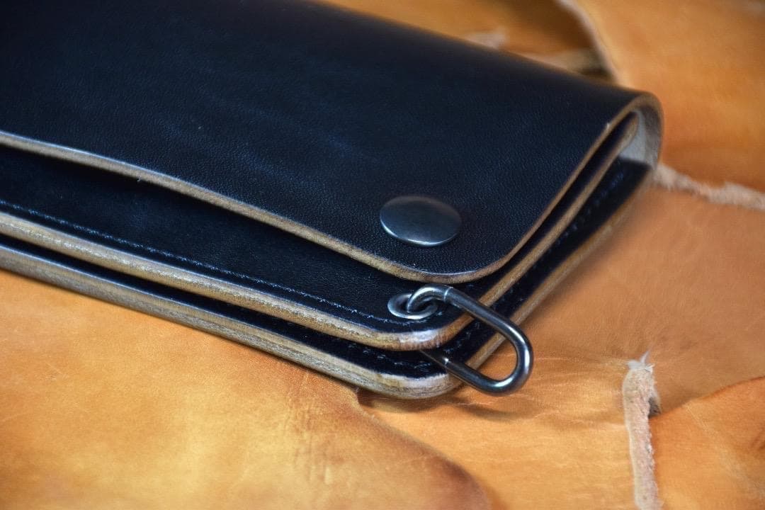 ホースバット　MARYAM社　トラッカーウォレット　ミドルサイズ　黒　茶芯