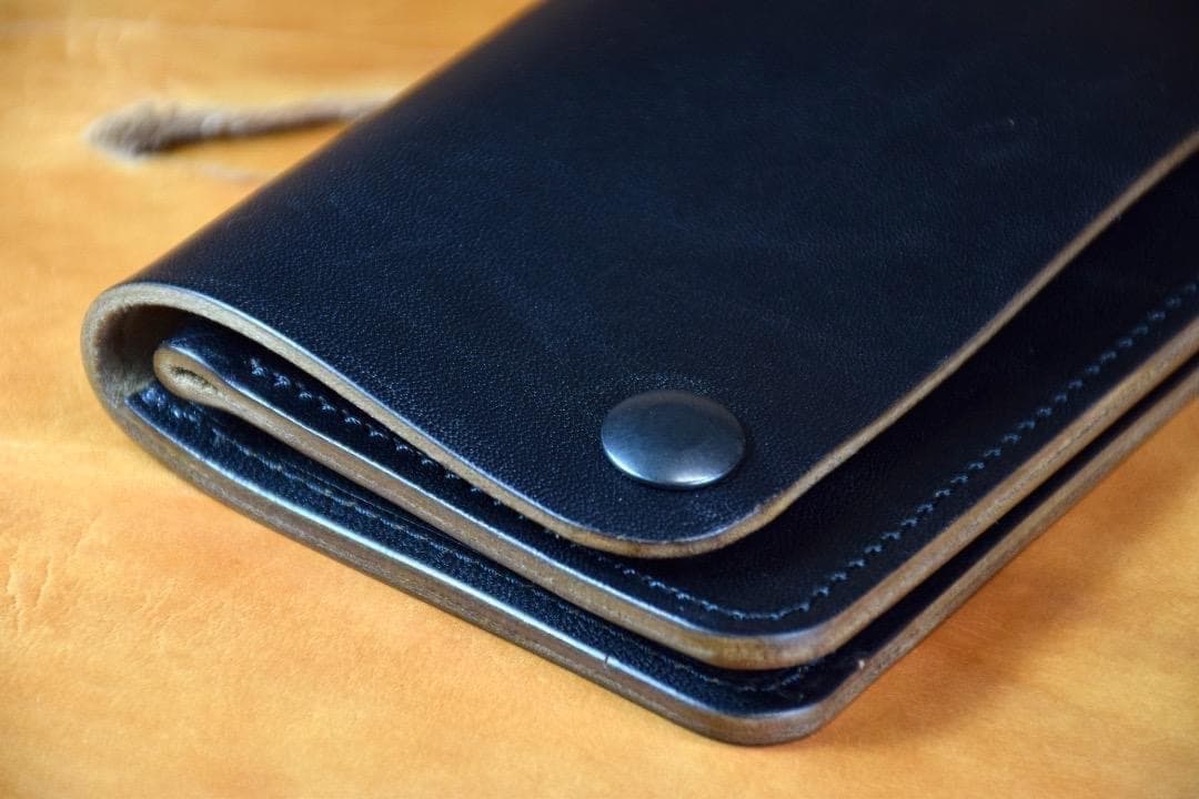 ホースバット　MARYAM社　トラッカーウォレット　ミドルサイズ　黒　茶芯