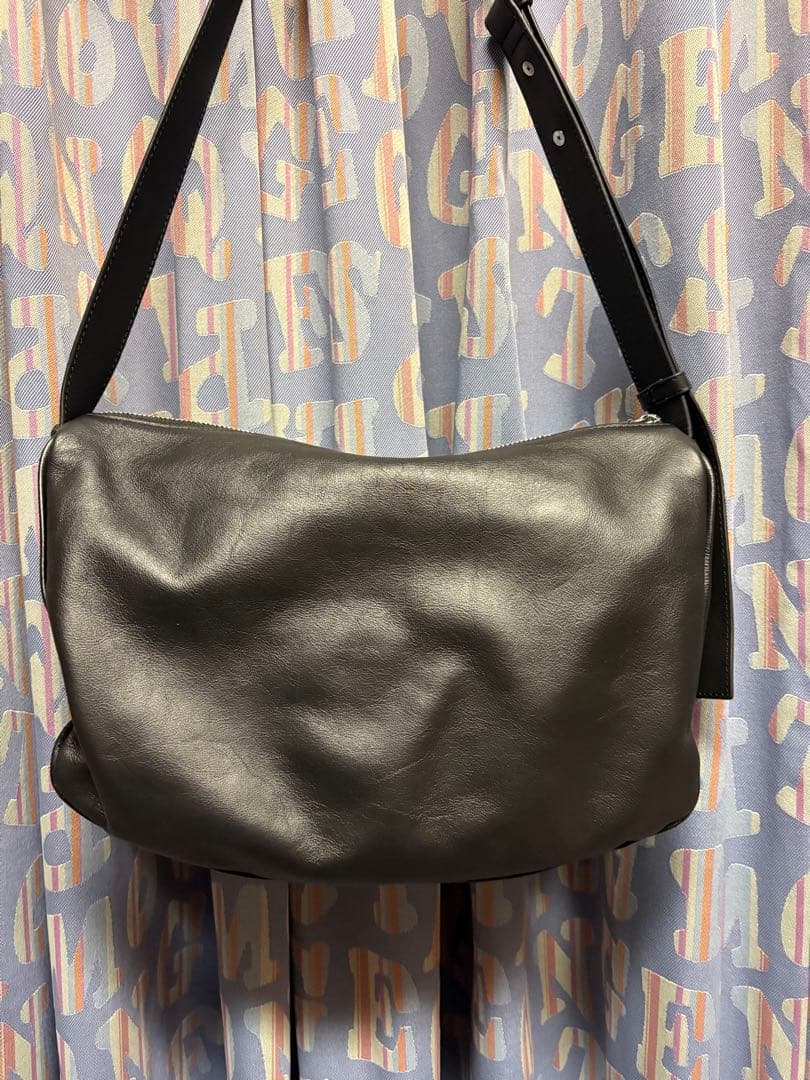 イアパピヨネ　スワローマチショルダーバッグ《本革/軽量》