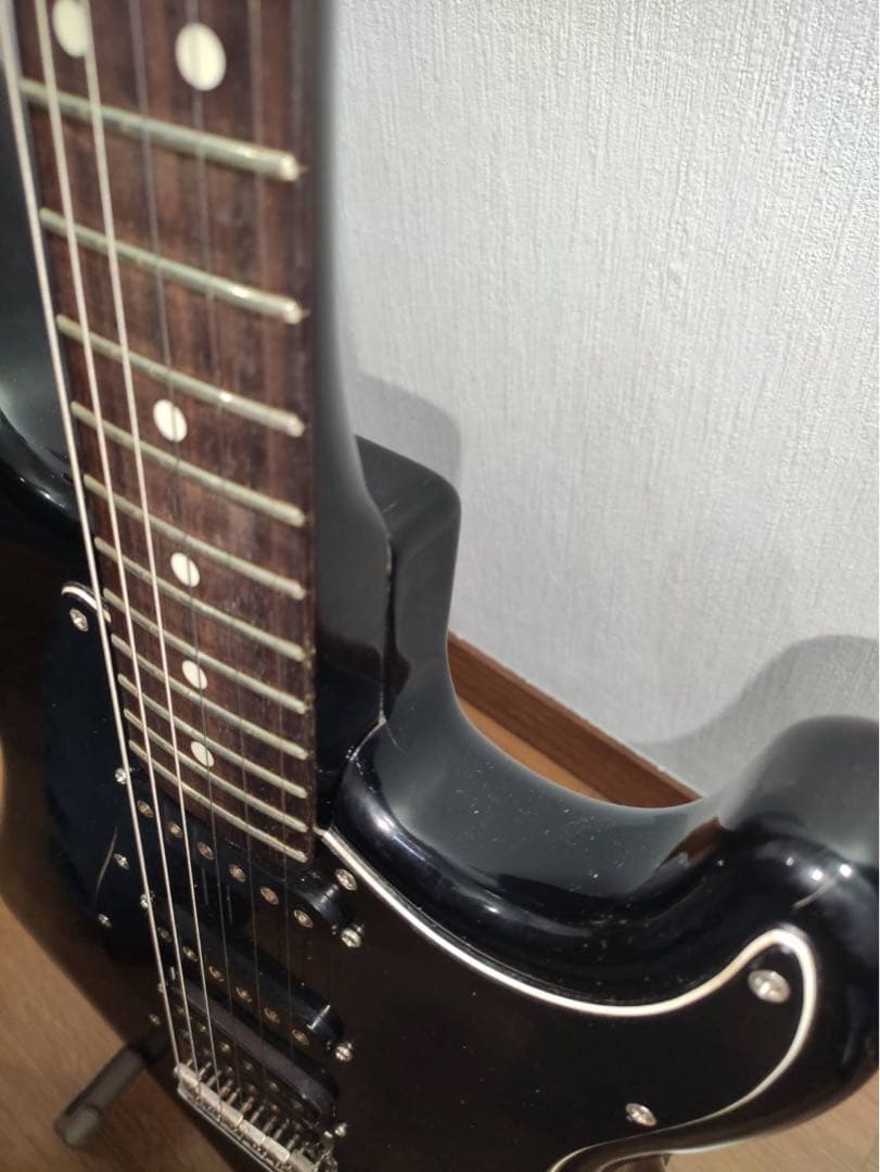 フェルナンデス　ブラックエレキギター ストラトキャスタータイプ