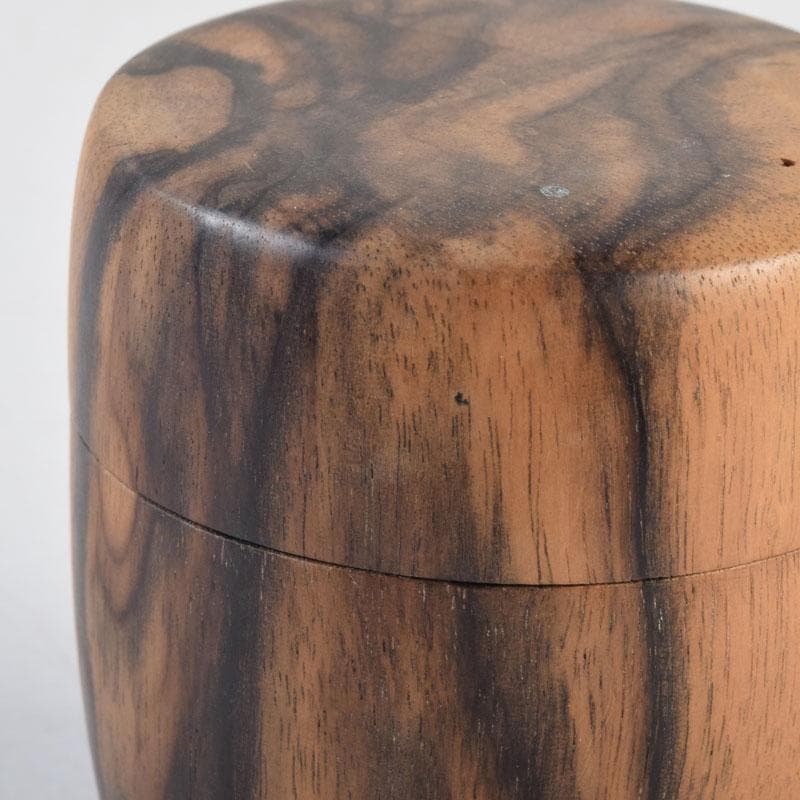 茶道具　天然木　黒柿製　無垢彫　綺麗な木目の棗　V　9054