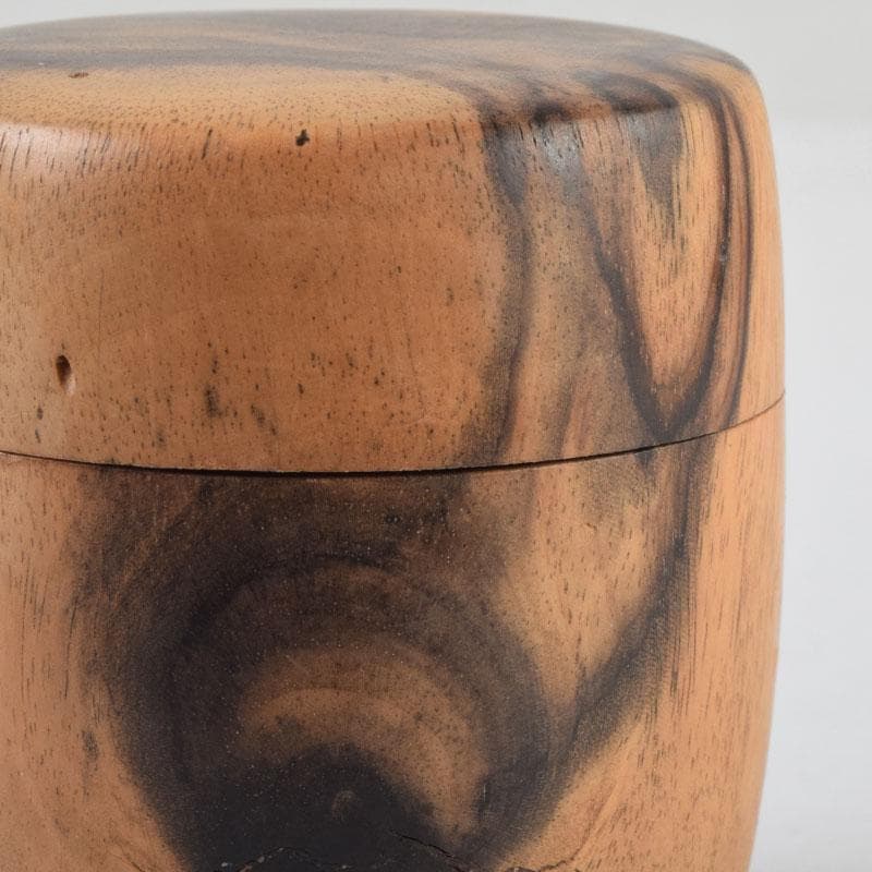 茶道具　天然木　黒柿製　無垢彫　綺麗な木目の棗　V　9054