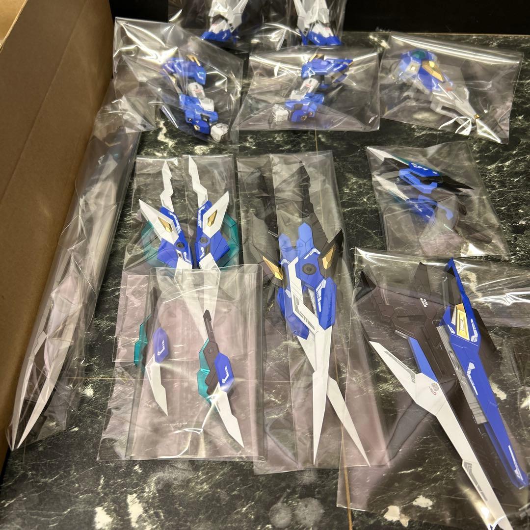 中華プラモ　SNAA無限新星1/100BladeKing刃皇　プラモデル完成品