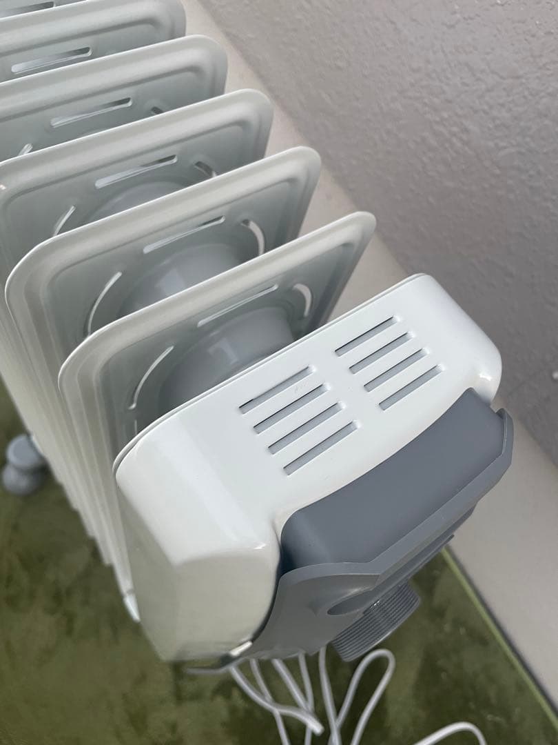 DeLonghi オイルヒーター ホワイト　デロンギ