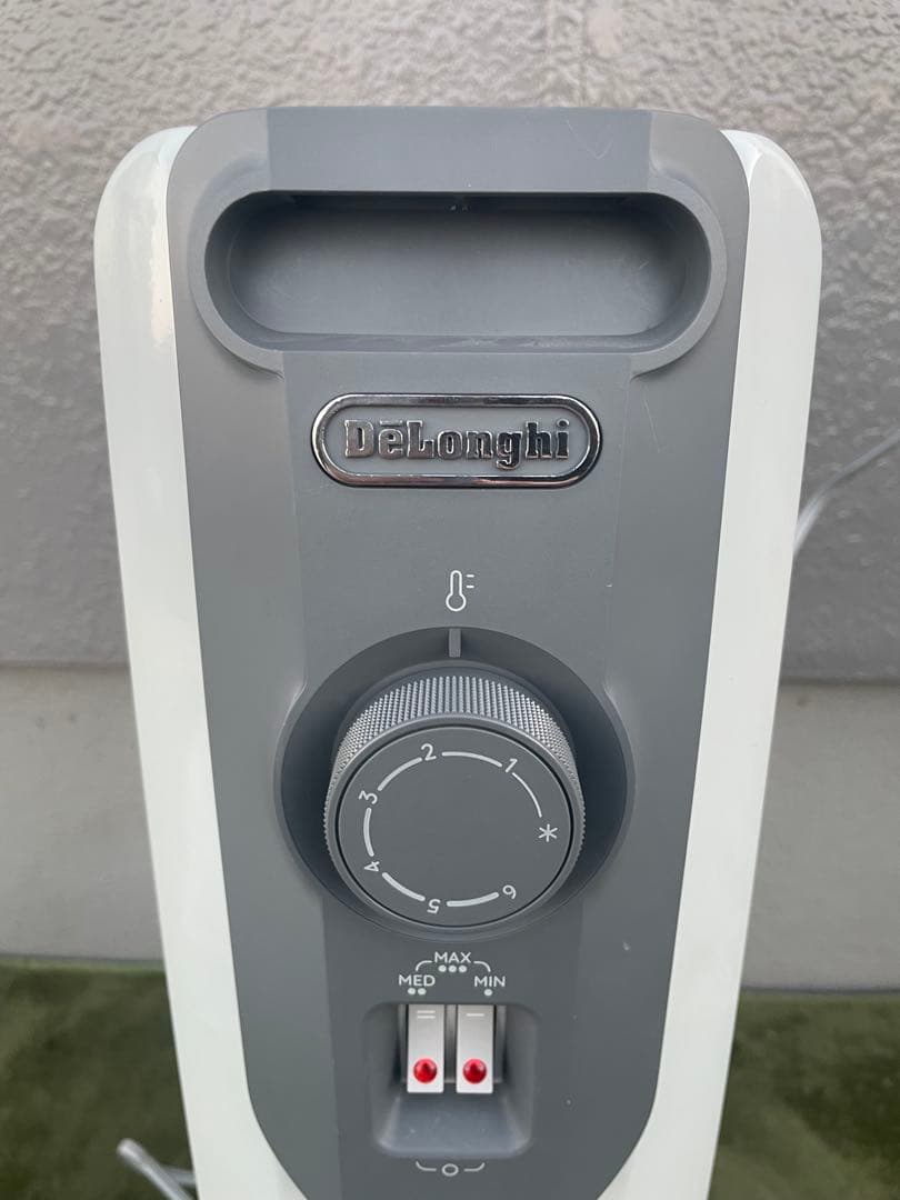 DeLonghi オイルヒーター ホワイト　デロンギ
