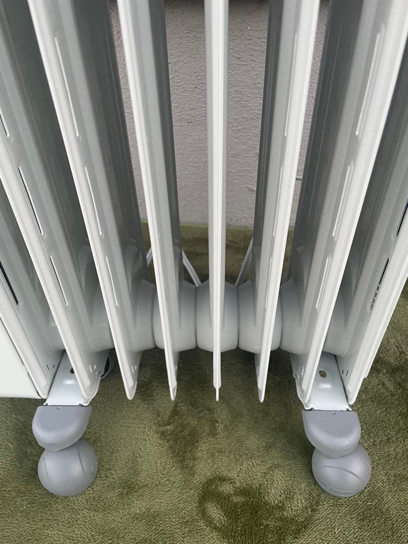 DeLonghi オイルヒーター ホワイト　デロンギ