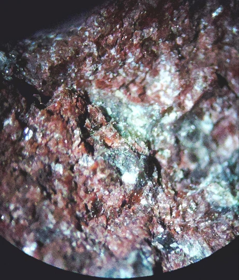 ★サーペンティン原石★赤蛇紋岩【入りコン沢・カチ割・110ｇ】