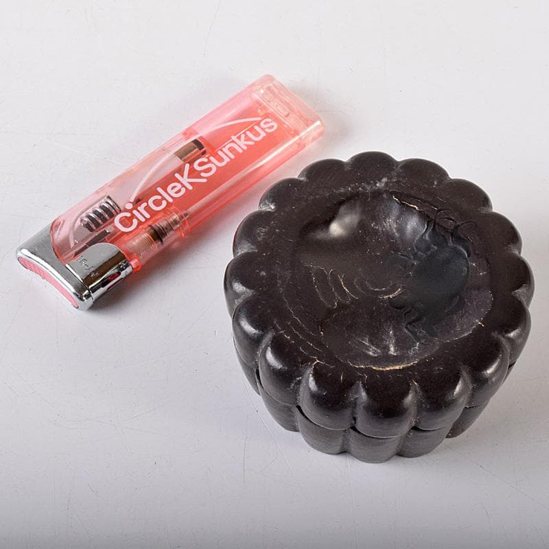 茶道具　竹製　黒塗　蟹文　菊形香合　松尾不俊斎花押　時代箱付　V　R8264