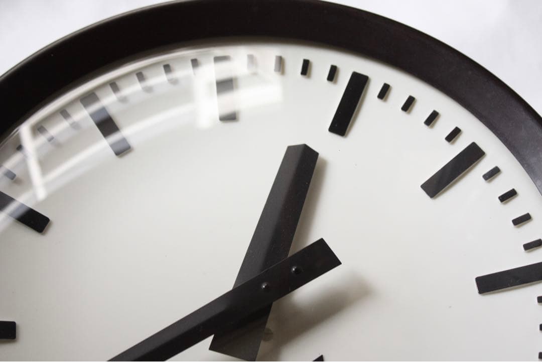 こちらこそが最安値 ピンバッジ付 Pragotron パラゴトロン 時計 掛時計