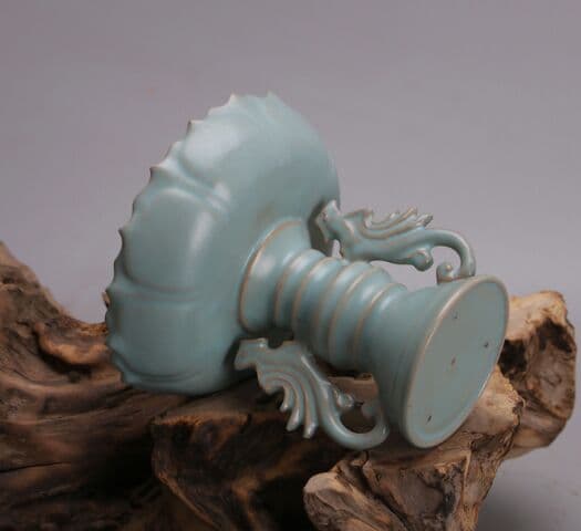 宋汝窯青釉双鳳蓮花燭台は古擬宋代出土古磁器古玩骨董収蔵置物を作った