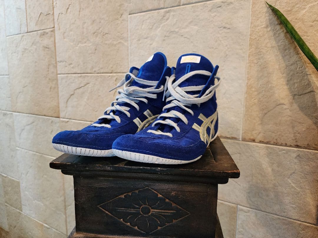 青いボクシングシューズ ハイカット　 アシックス