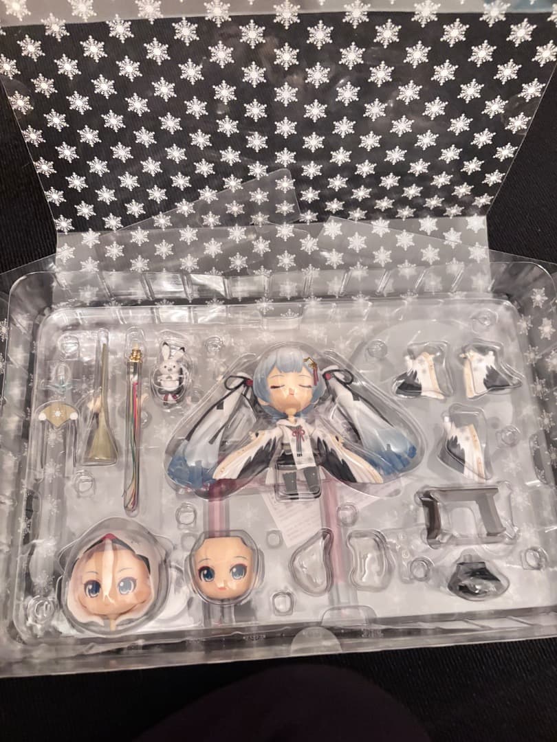 【 雪ミクタンチョウ巫女 】