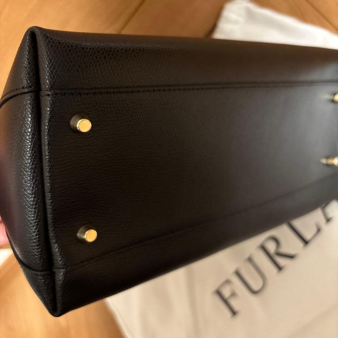 FURLA ブラック レザーハンドバッグ美品