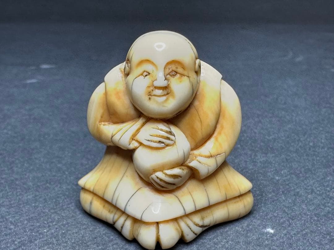 極上　根付　天然素材　アンティーク　骨董　飾り物　古美術品　 置物　細密細工