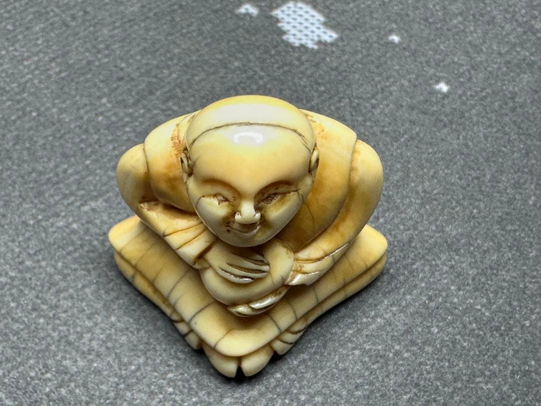 極上　根付　天然素材　アンティーク　骨董　飾り物　古美術品　 置物　細密細工