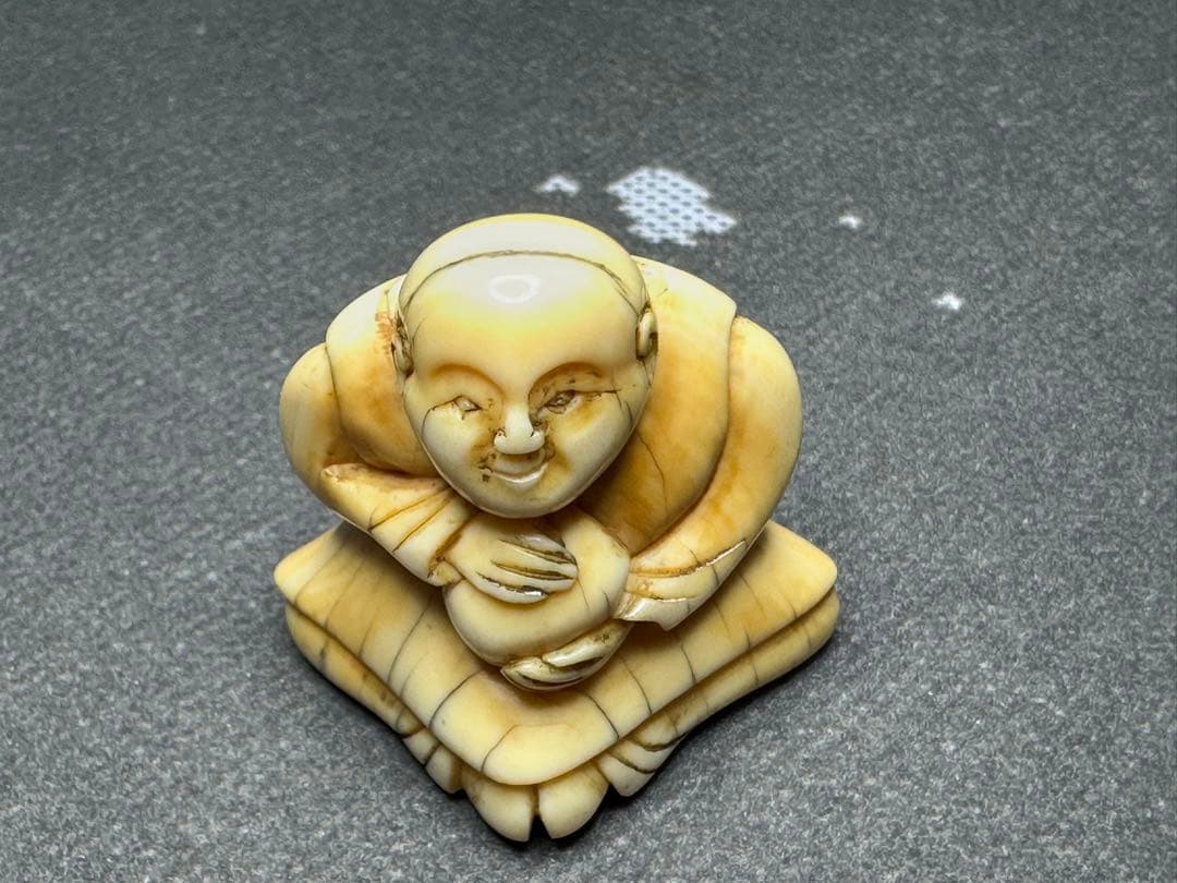 極上　根付　天然素材　アンティーク　骨董　飾り物　古美術品　 置物　細密細工