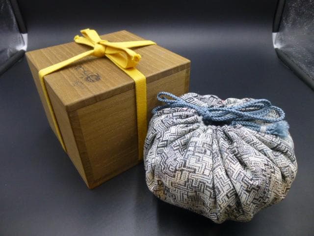 楽吉左衛門　十一代　慶入　赤茶碗／共箱／銘「月老」／表千家十一代　碌々斎極め箱