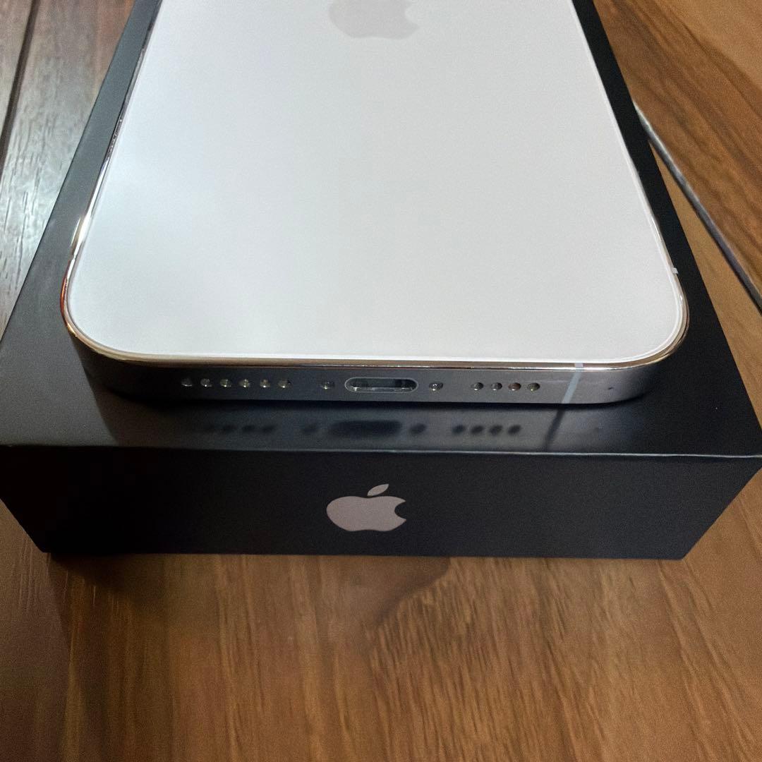 美品　Apple iPhone 12 Pro maxシルバー
