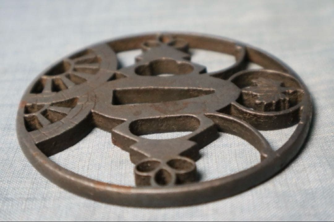 鉄造　鍔　透かし　御所車　桐紋　刀装具　武具　武士　江戸　鐔　希少　骨董　時代