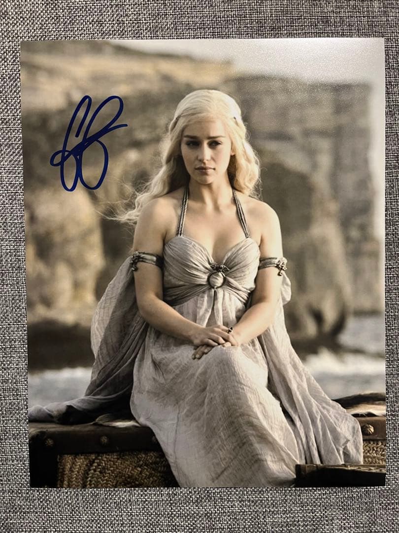 エミリアクラーク　直筆サイン入りフォト