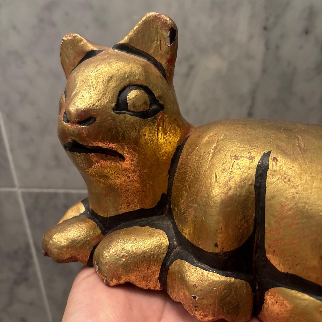 エジプトアンティーク　黄金に輝く木彫りのネコの彫刻オブジェ