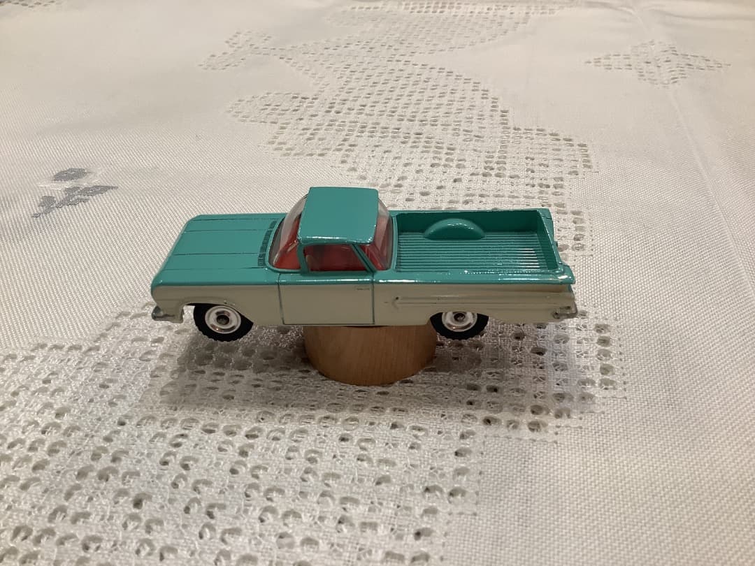 美品レア　DINKY TOYS シボレー　エルカミーノ　ミニカー