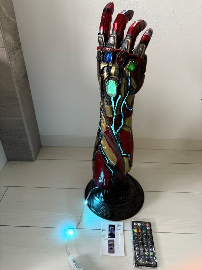 新品未使用です！アイアンマンのナノ・ガントレット　1/1 レプリカ　LEDライト