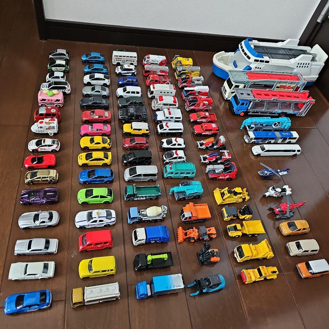 トミカまとめ売り　キャリアカー、フェリー付き