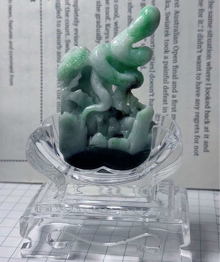 R2-0642天然本翡《本物保証》緑翡翠　蛇　巳年　金財運　置物　パワーストーン