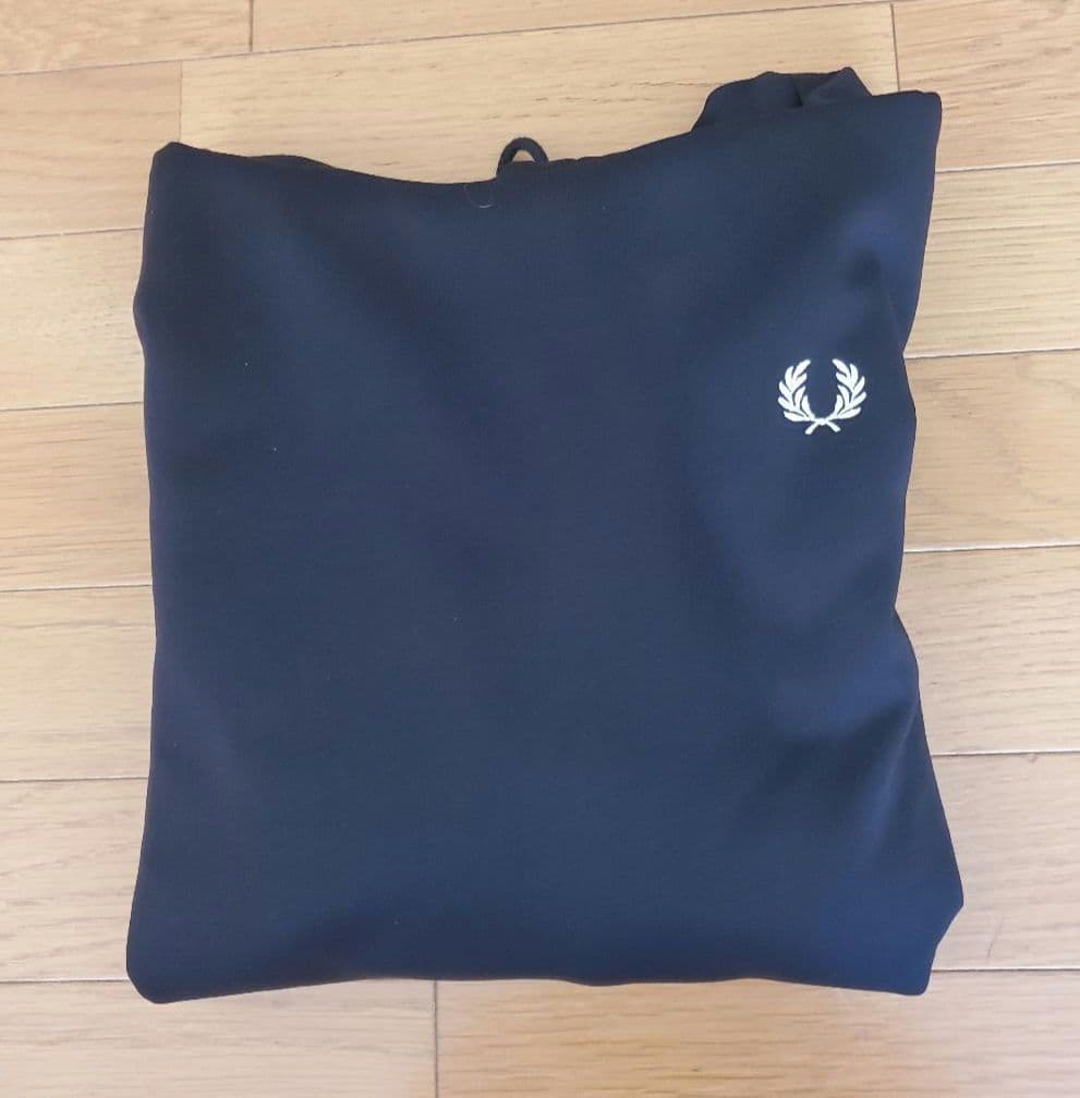 【美品】フレッドペリー パーカー バックロゴ 黒