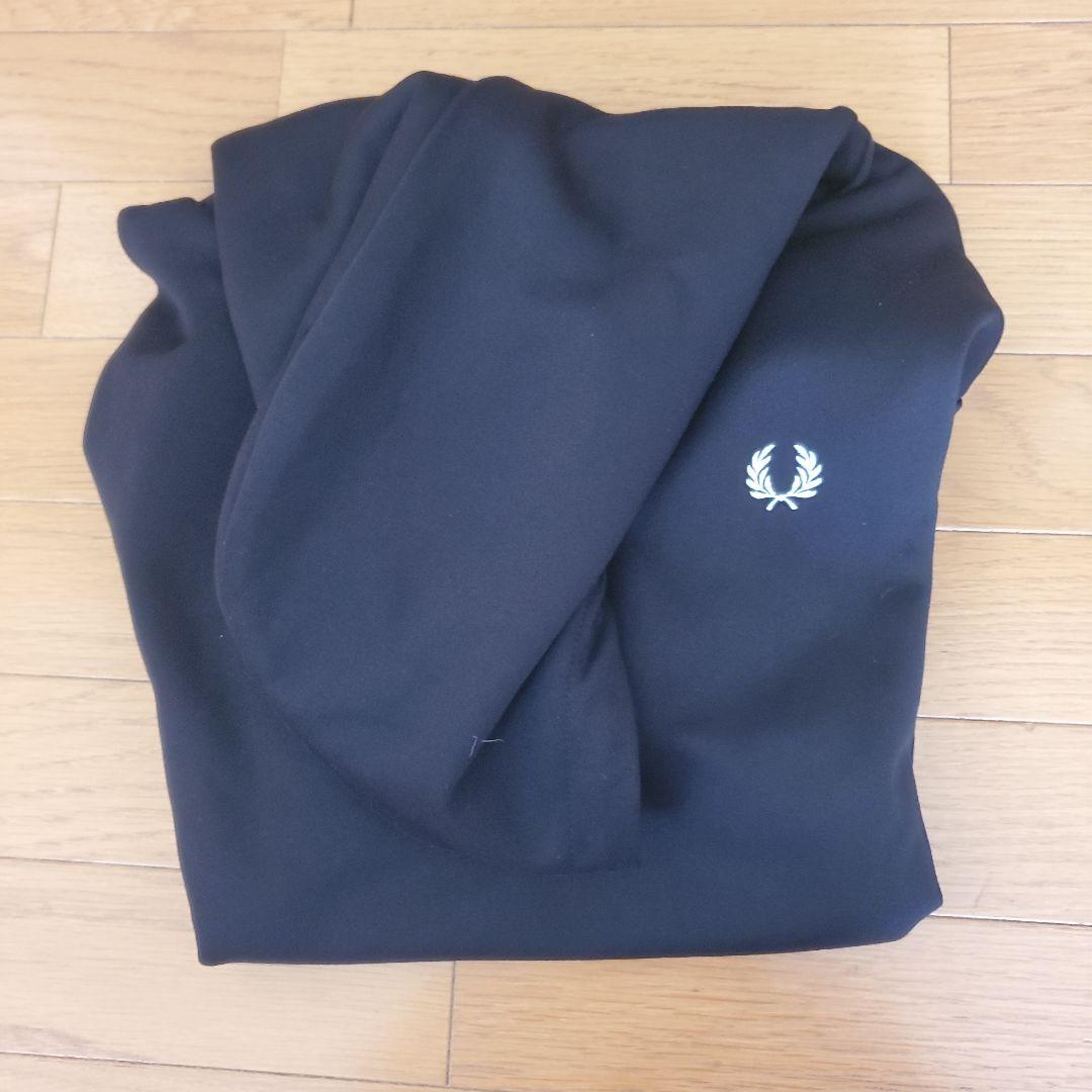 【美品】フレッドペリー パーカー バックロゴ 黒