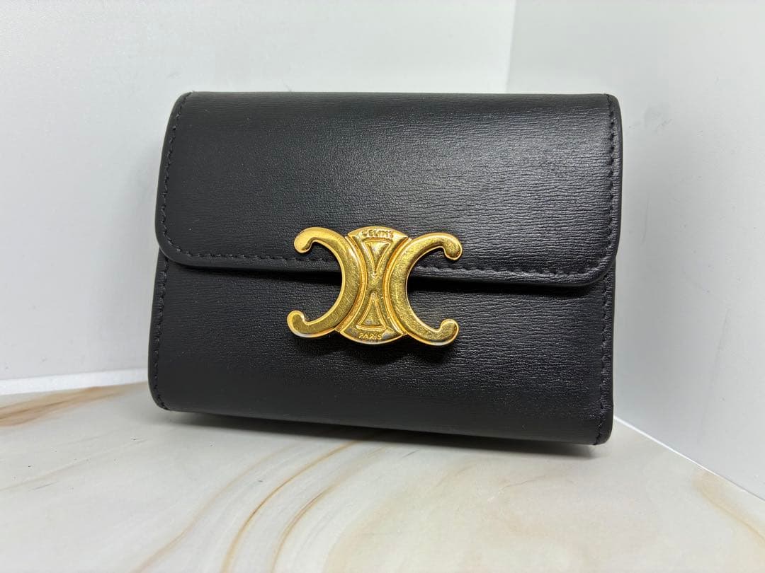 CELINE トリオンフ シャイニーカーフスキン コンパクトウォレット ブラック