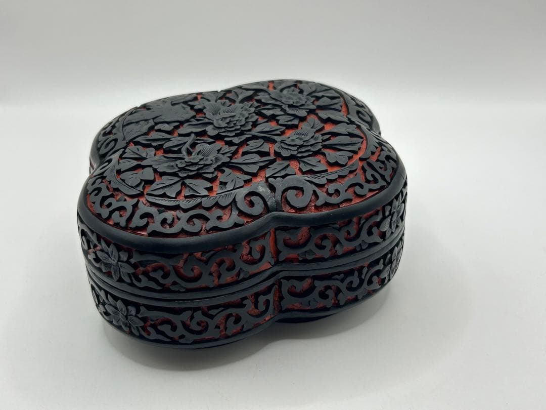 中国　堆黒　牡丹紋菱型蓋紋　送料込み0823