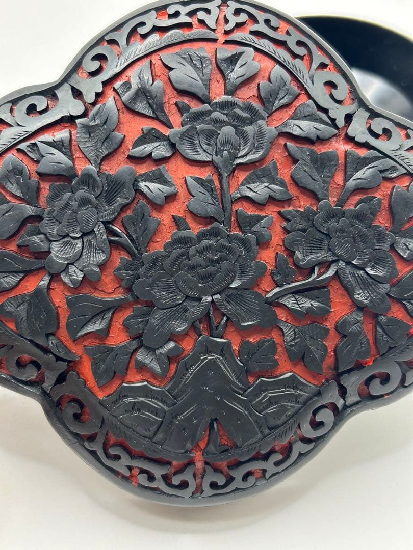 中国　堆黒　牡丹紋菱型蓋紋　送料込み0823