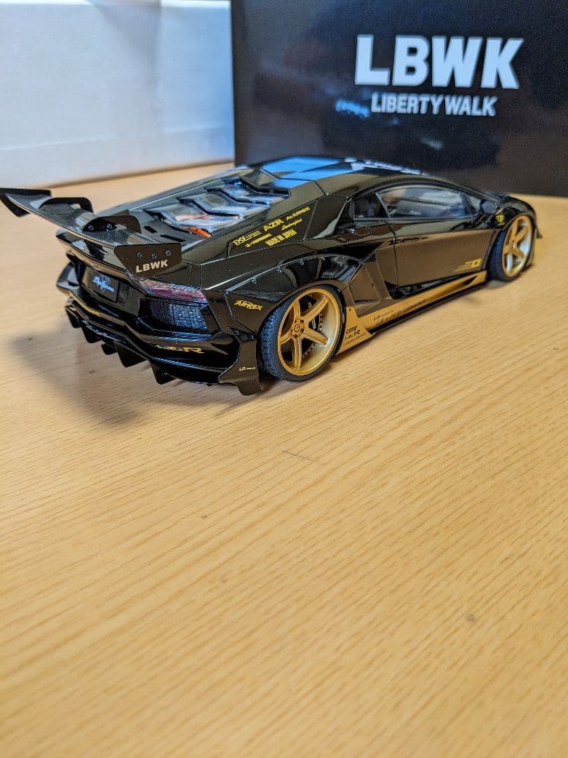 オートアート1/18　ランボルギーニ アヴェンタドール LB-WORKS