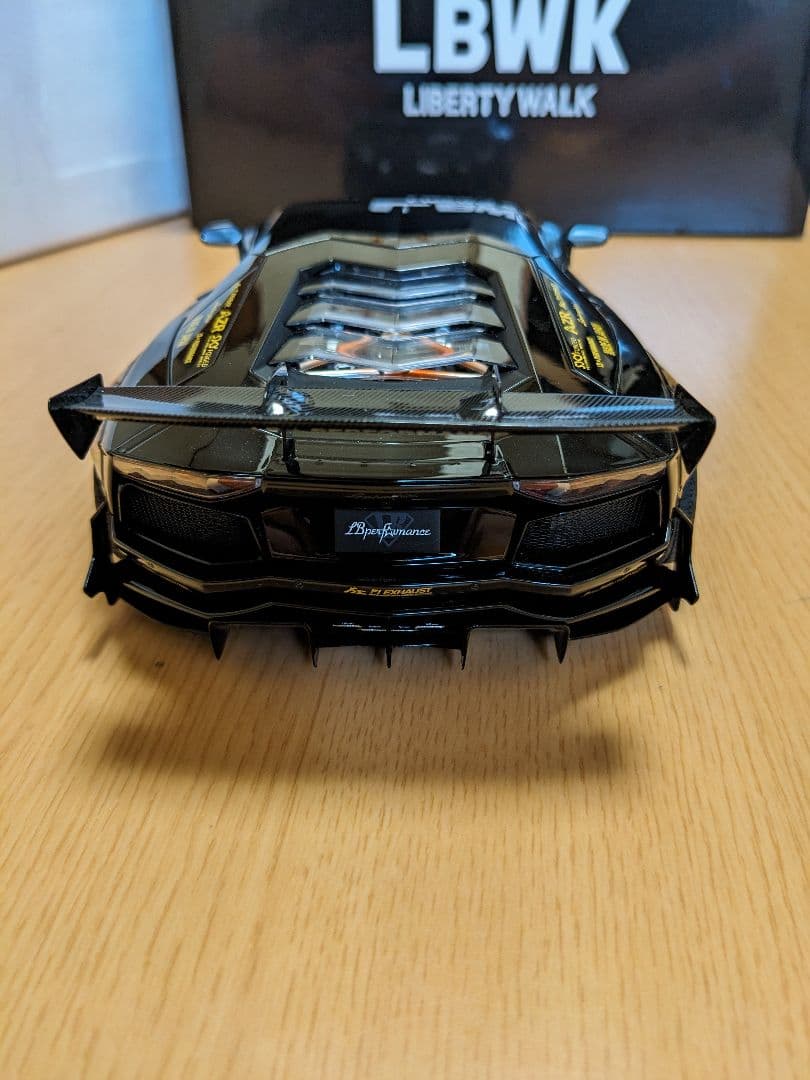 オートアート1/18　ランボルギーニ アヴェンタドール LB-WORKS